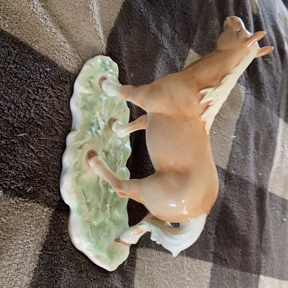 Goebel porcelain horse on grass - Picture 4 of 7